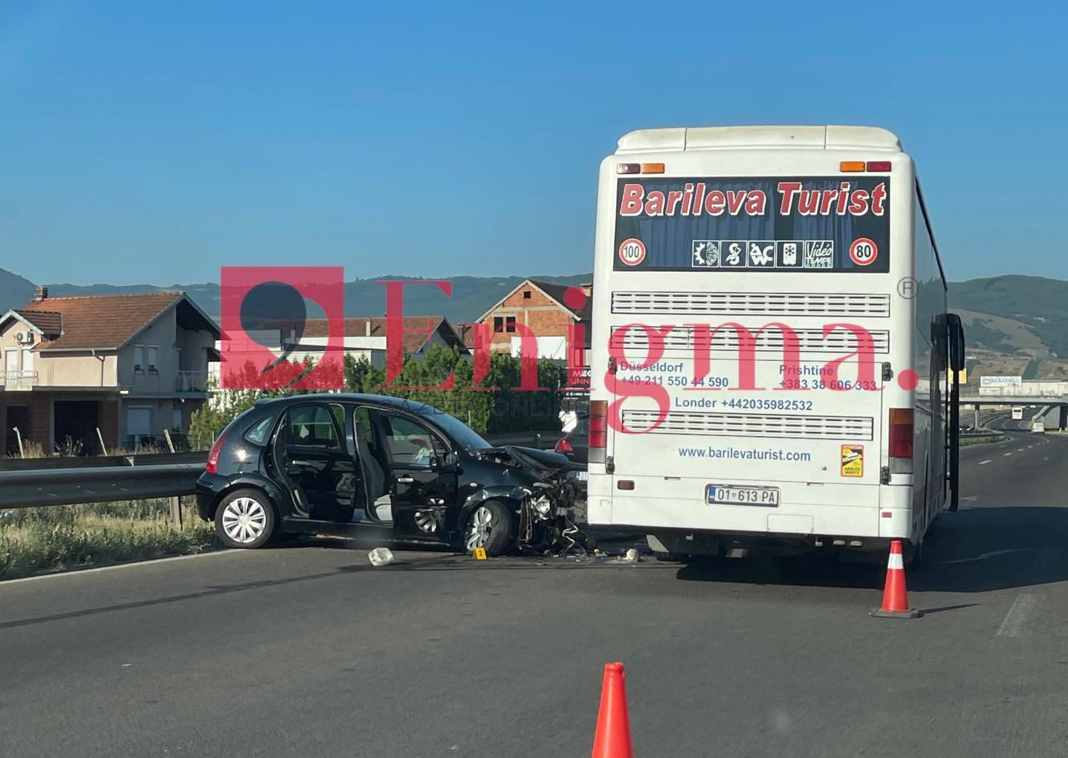 Aksident trafiku në Komoran, lëndohen tre persona