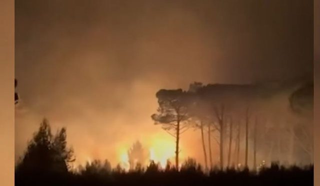 Zjarri në Shëngjin u përkeqësua gjatë natës, evakuohen turistët dhe banorët