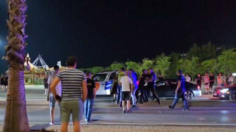 Dy vëllezër sulmojnë fizikisht Policinë në Vlorë për shkak të gjobitjes