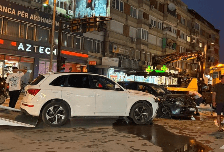 Dy të lënduar nga një aksident trafiku në qendër të Gjilanit