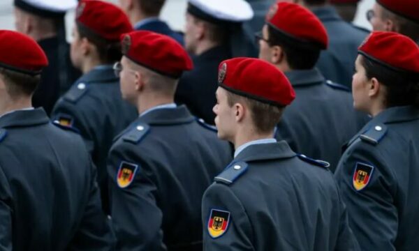 Shërbimi ushtarak mund të bëhet i detyrueshëm edhe për gratë në Gjermani