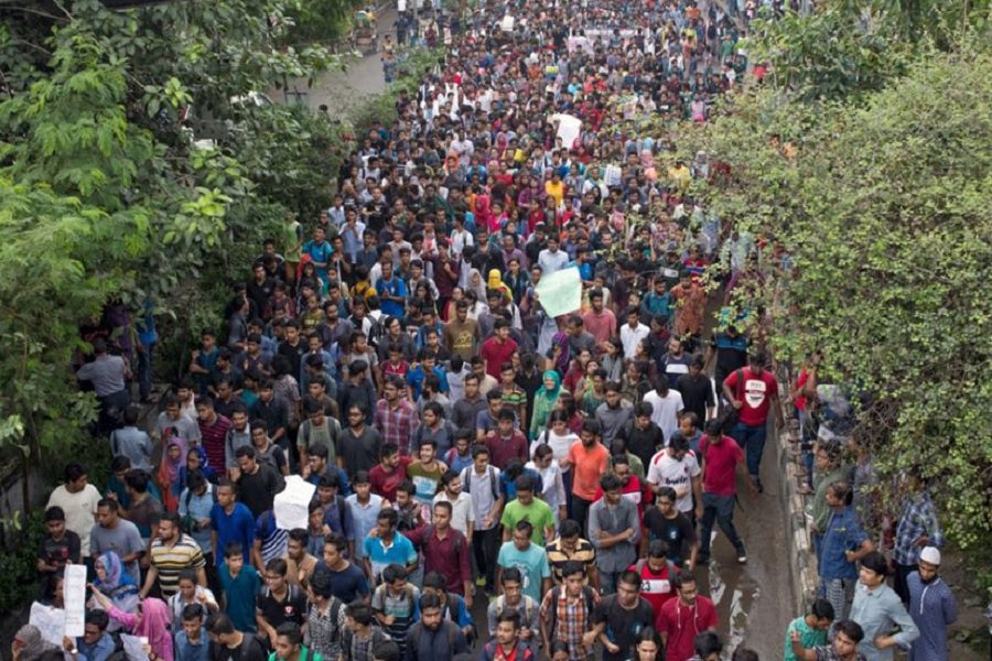 Mbi 100 të vrarë nga protestat e dhunshme studentore në Bangladesh