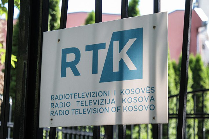 Jeton Musliu distancohet nga skandali në RTK, kërkon lirimin nga detyra e redaktorit të lajmeve qendrore
