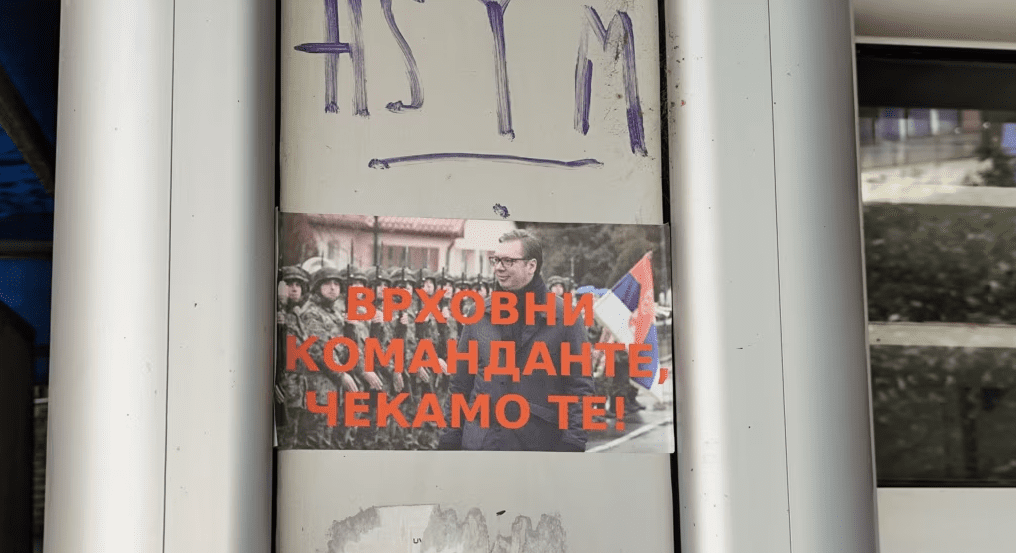 “Mesazh sarkastik apo revolucionar”, çfarë fshihet pas pamfletit me imazhin e Vuçiqit në veri?