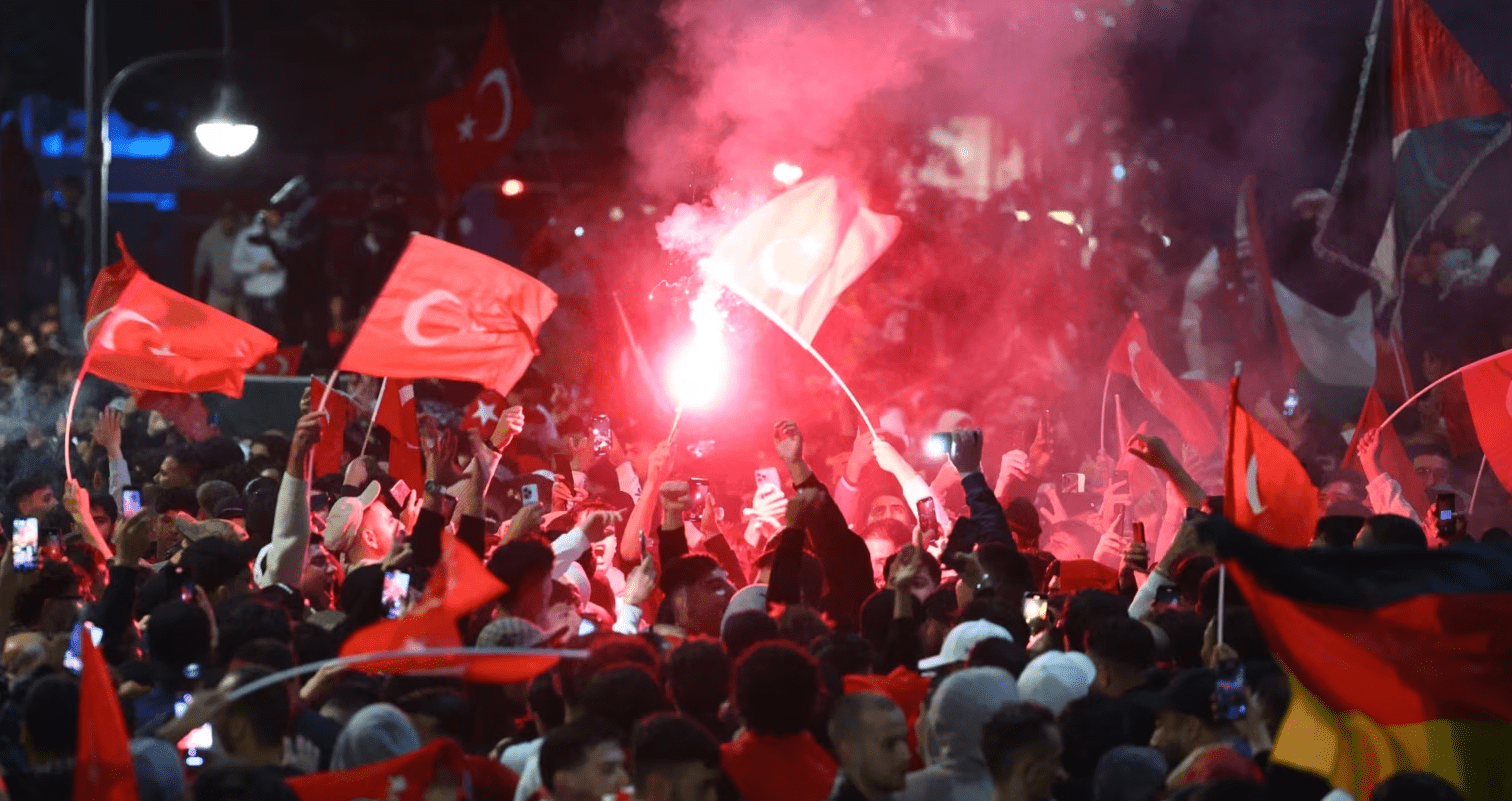 Ambasadori turk bën thirrje për festë të përmbajtur “kur t’i mposhtim holandezët”