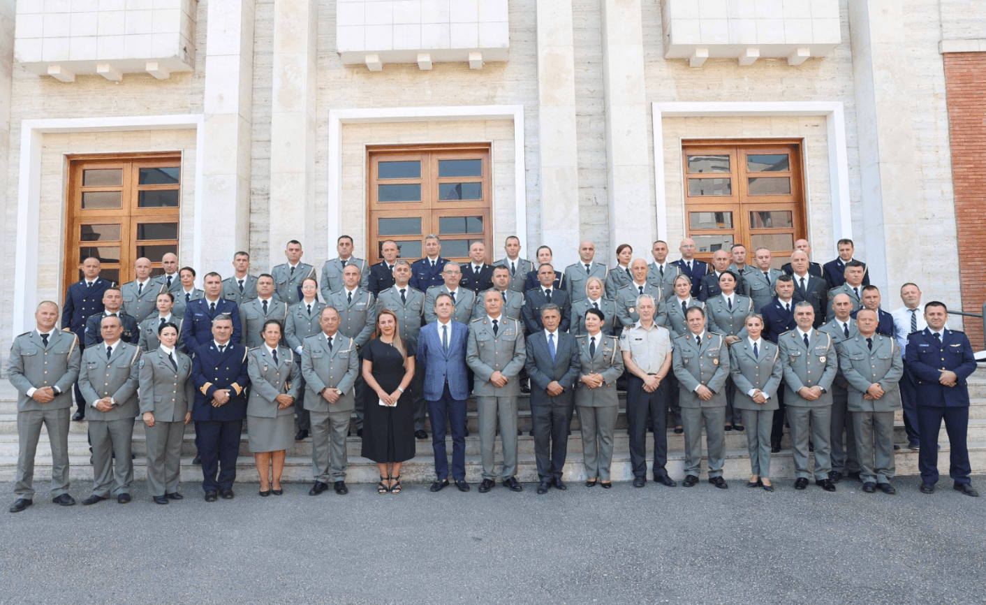 Oficerë të FSK-së diplomojnë në Kolegjin e Mbrojtjes dhe Sigurisë në Shqipëri
