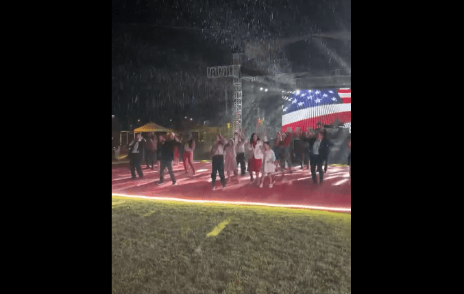 Festa e Pavarësisë së ShBA-së, presidentja Osmani vallëzon nëpër shi