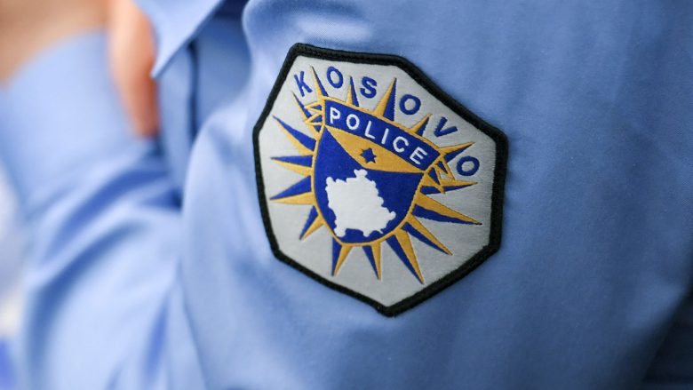 Policia konfiskon 78 fishekë të gjuetisë dhe dy këmisha të policisë në shtëpinë e një personit në Zveçan