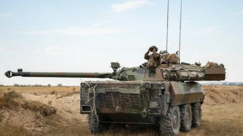 “Tanke, automjete të blinduara”, Franca po e ndihmon sërish ushtarakisht Ukrainën