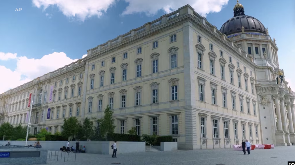 35 vjet nga rënia e Murit të Berlinit – rindërtohet pallati i Gjermanisë Lindore