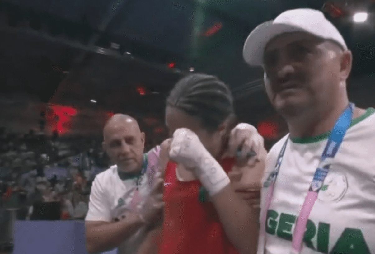 Imane Khelif del nga ringu duke qarë pas kalimit në gjysmëfinale