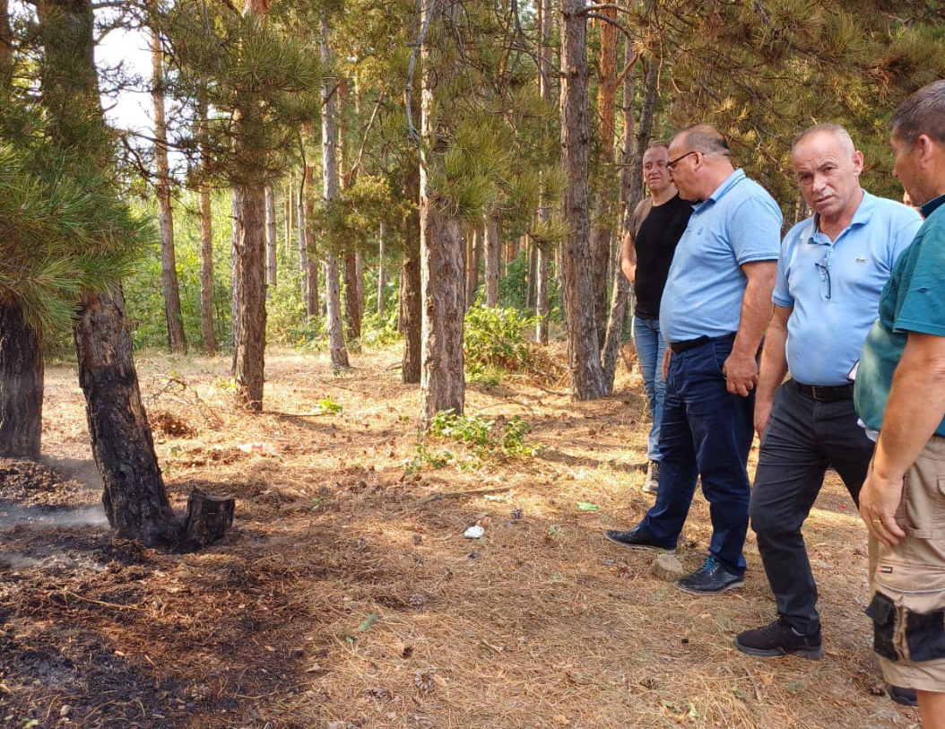 Digjen 17 hektarë tokë në Podujevë, Bulliqi ua lë fajin “njerëzve të papërgjegjshëm”