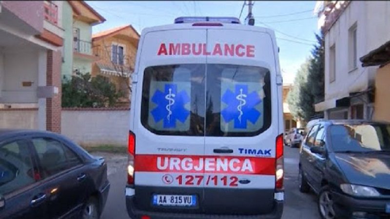 Po pastronte dritaret, rrëzohet për vdekje 68-vjeçarja shqiptare