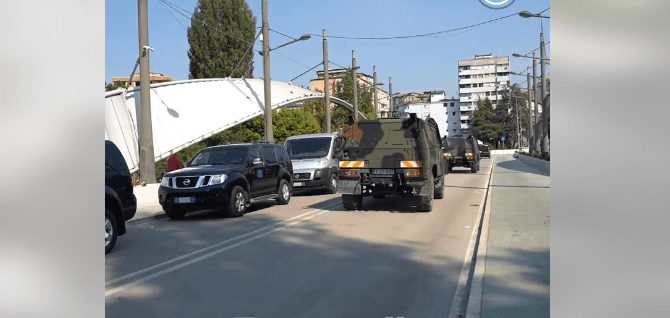 KFOR-i blindon urën e Ibrit me autoblinda e ushtarë, vendoset edhe EULEX-i