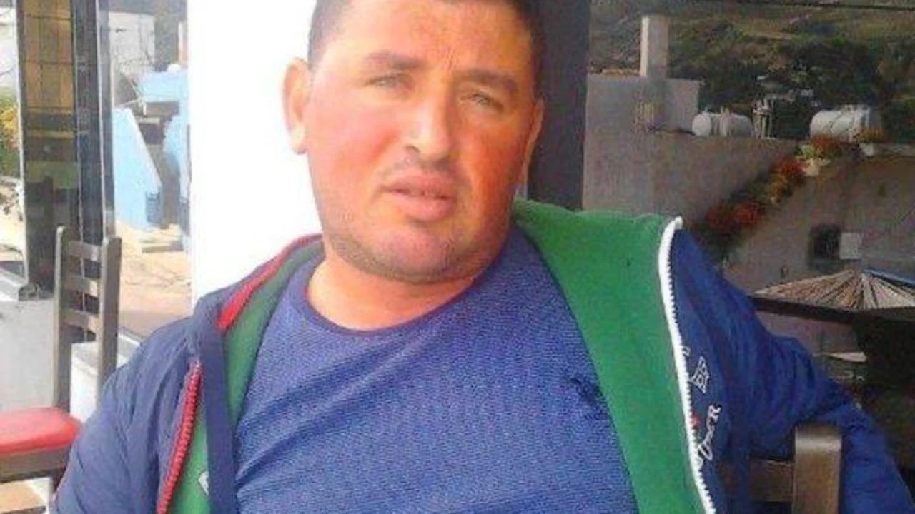 Ky është 40-vjeçari i arrestuar në Shqipëri, hodhi babain nga shkallët pasi i masakroi nënën