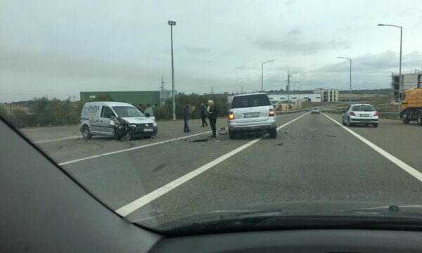 Aksident trafiku në dalje të autostradës ‘Ibrahim Rugova’ në Prishtinë