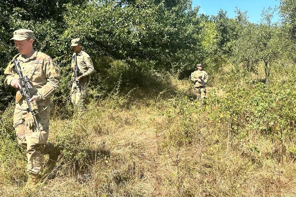 Ushtarët amerikanë kryejnë patrullime edhe në Leposaviq