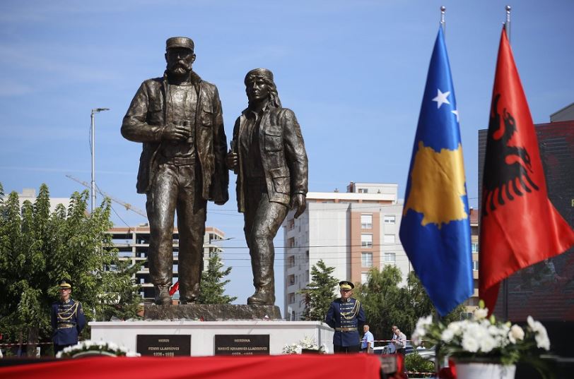 “Dy gjigandët e historisë tonë” – Osmani kujton Fehmi e Xhevë Lladrovcin