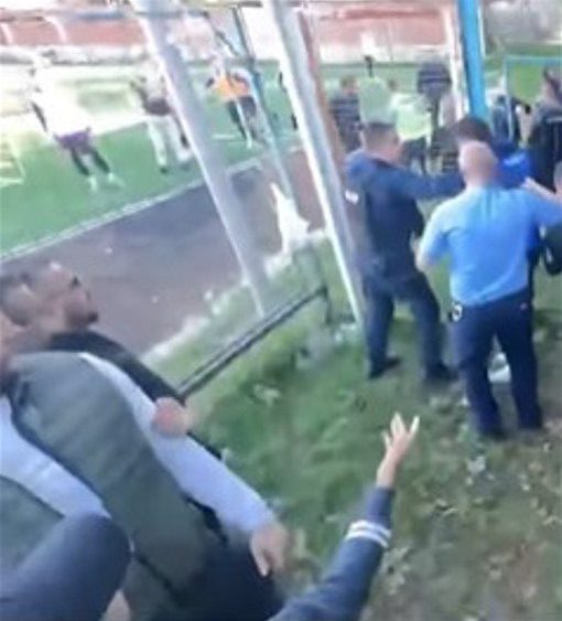 Rrahja mes tifozëve në ndeshjen mes Fushë Kosovës dhe Vushtrrisë, Policia arreston 5 persona