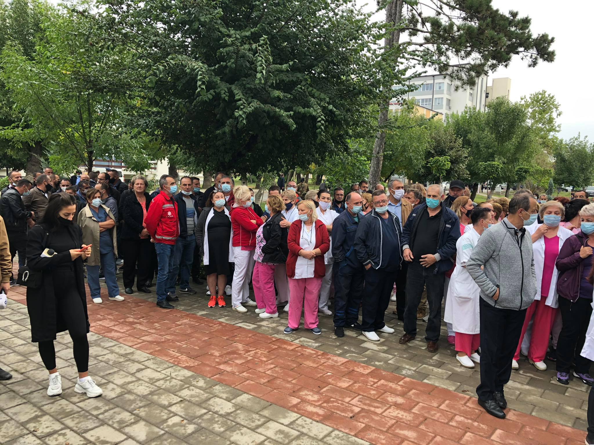 Sërish protestojnë punëtorët teknikë të QKUK-së, shprehin pakënaqësi për paga