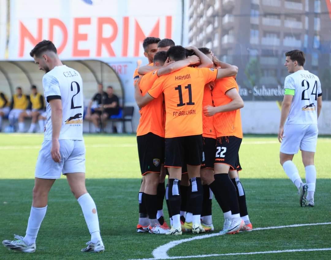 Ballkani pjesën e parë e përfundon me epërsi 1-0 ndaj Suharekës