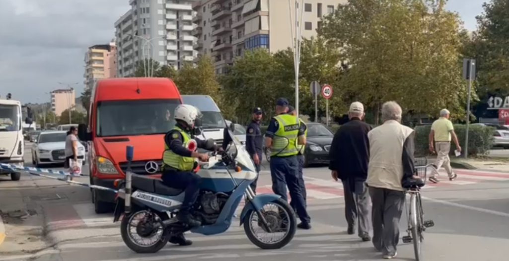 Furgoni godet një 55-vjeçare në Vlorë