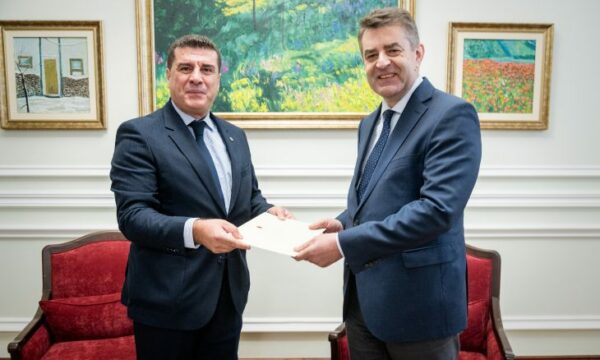 Shqipëria hap zyrtarisht ambasadën në Ukrainë