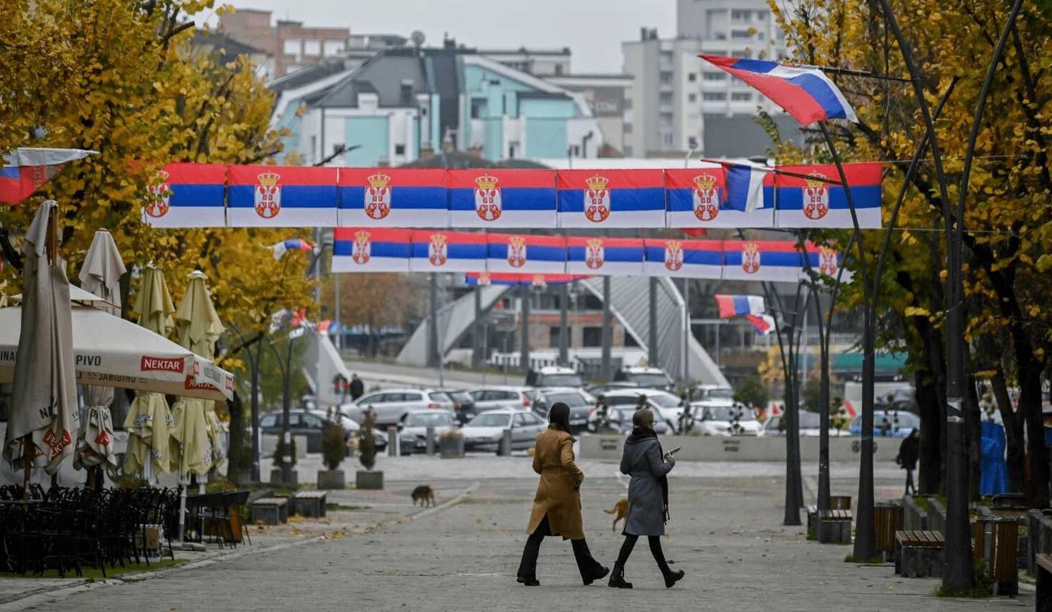 Katër persona fyhen dhe sulmohen derisa po ecnin në Mitrovicë të Veriut