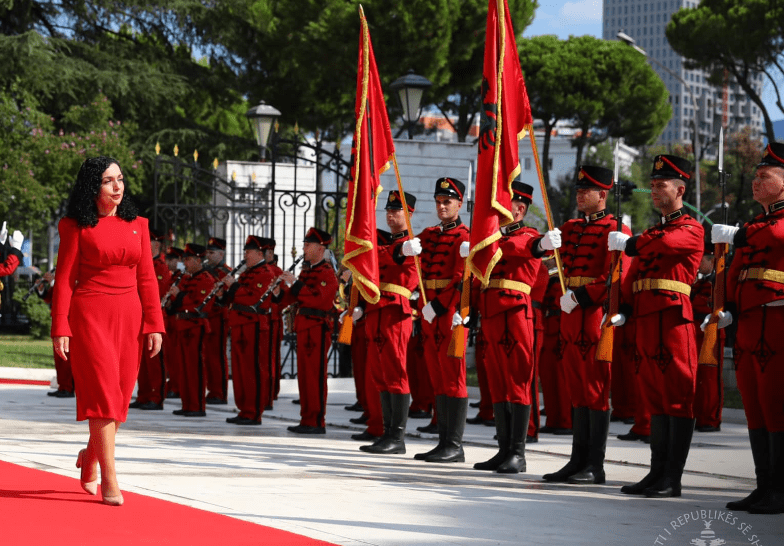 Osmani uron Shqipërinë për nisjen e negociatave për anëtarësim në BE