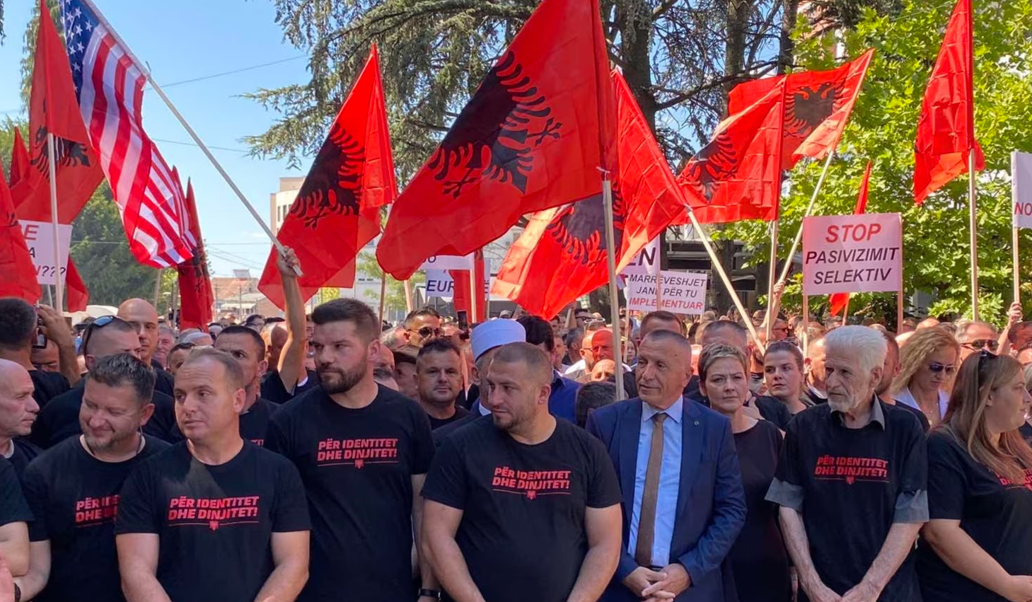 Lugina organizon protestën e radhës, kërkojnë të drejta për shqiptarët