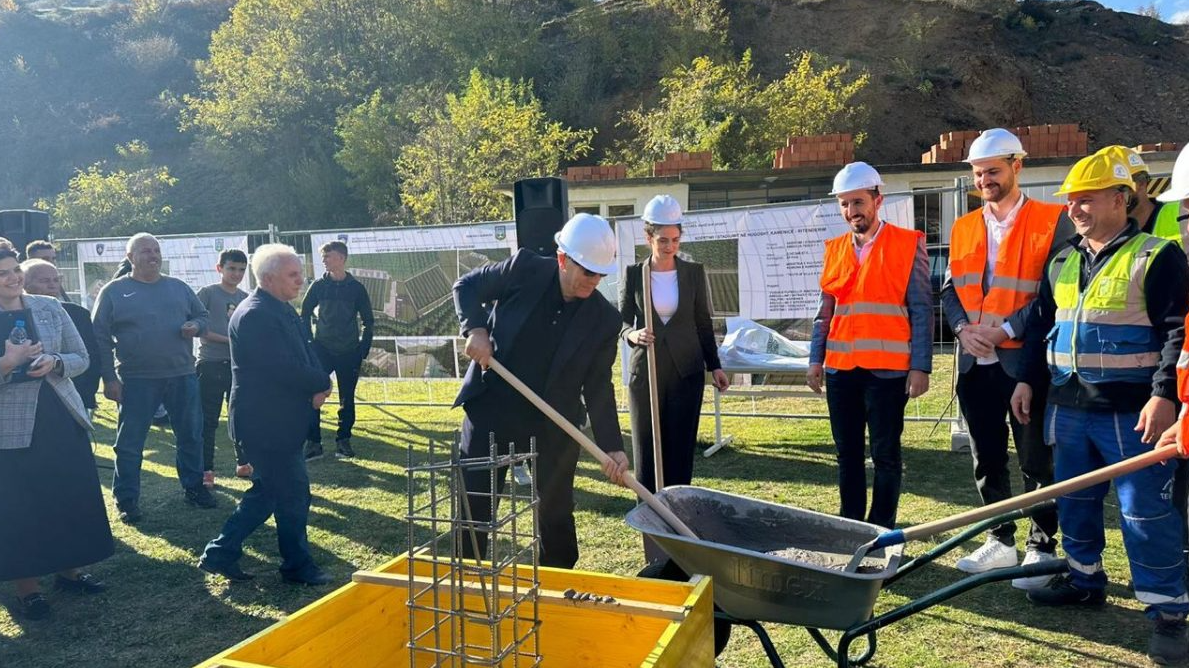 Vendoset gurthemeli i stadiumit të ri të KF Kika në 50 vjetorin e klubit