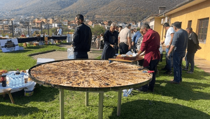 Banorët përgatisin fli 2-metërshe për “Darkën e Lamës”, shikojnë mundësitë për aplikim në Guinness