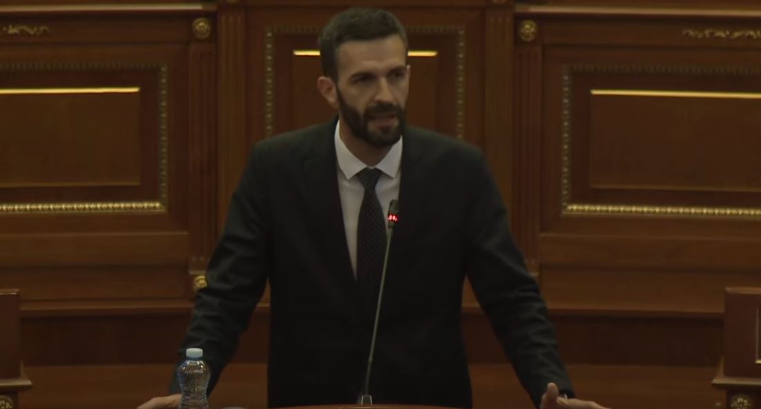 Rrahmani kritikon qeverinë për buxhetin: U investua për komunitetin LGBT, surrograci e edukatë seksuale