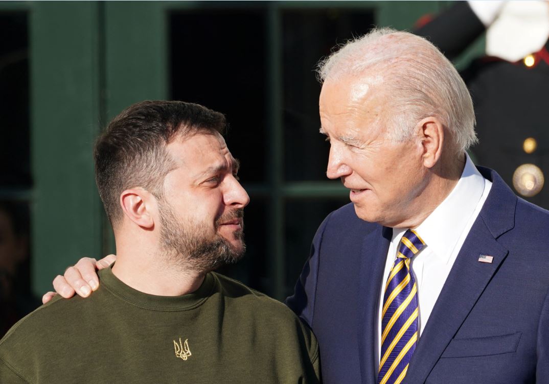 Biden i jep “dritën e gjelbërt” Ukrainës të përdorë armët amerikane për të goditur brenda Rusisë