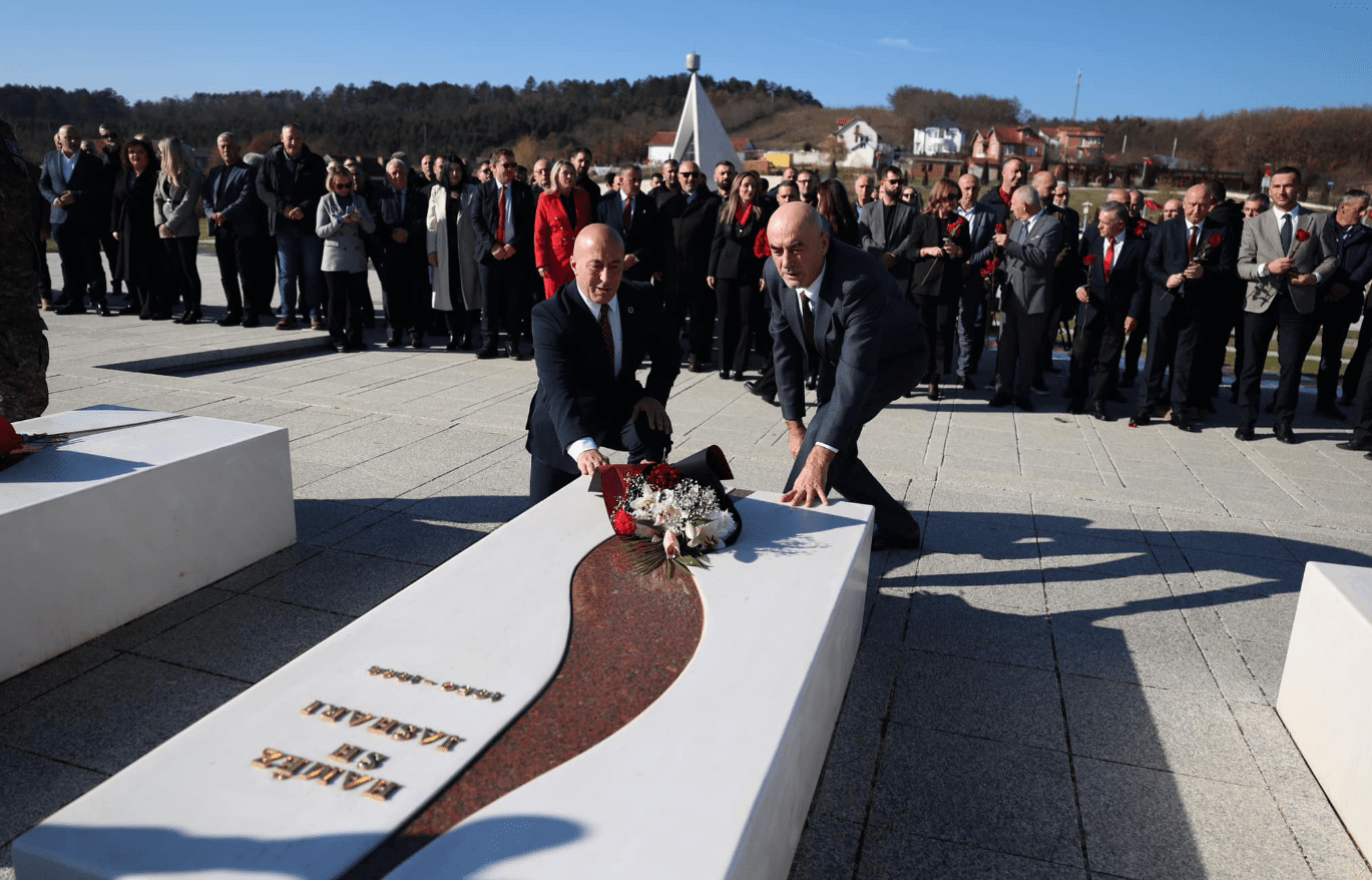 Haradinaj bën homazhe në Prekaz, aty ku merr kuptim liria