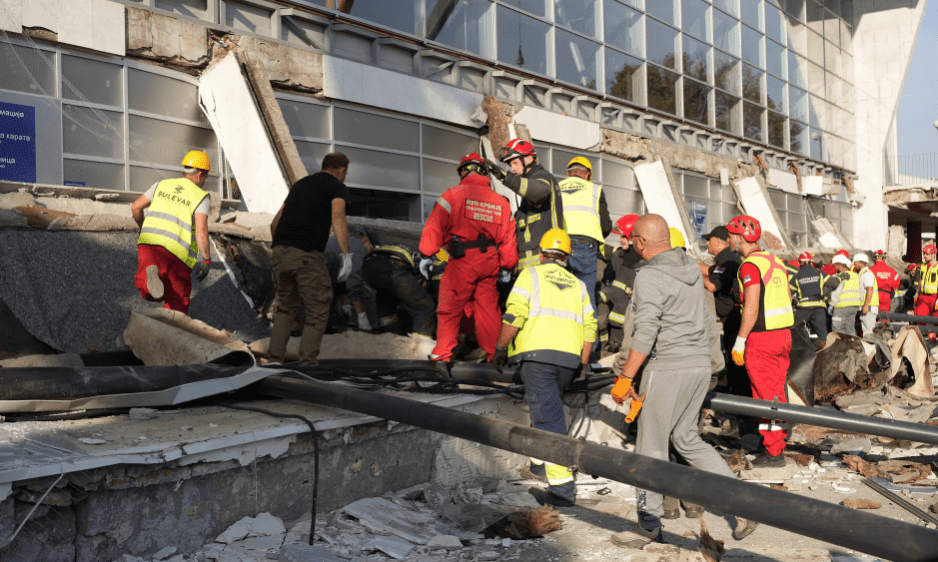 11 të arrestuar në Serbi pas tragjedisë në stacionin hekurudhor