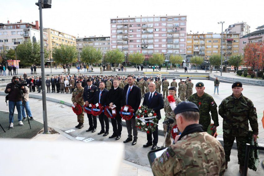 Sot përkujtohen 14 ushtarët britanikë që humbën jetën gjatë shërbimit në Kosovë