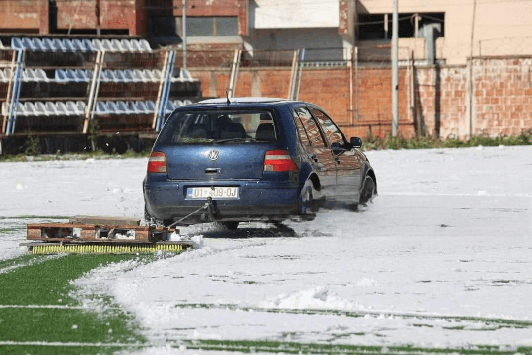 “Mercedes” dhe “Volkswagen” – Klubet kosovare pastrojnë borën me makina