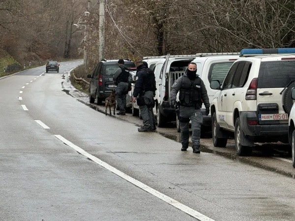 Njësiti i specializuar policor K-9 aktivizohet në Varagë afër Zubin-Potokut