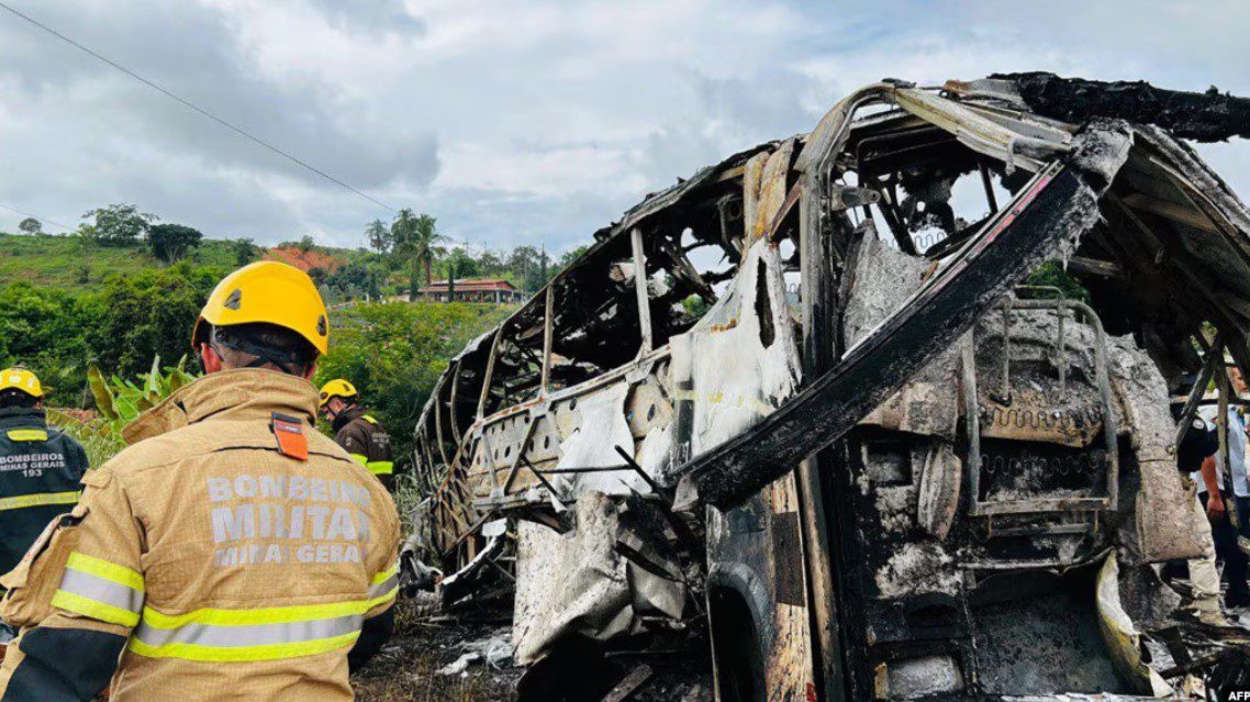 37 të vdekur nga përplasja e një autobusi me një kamion në Brazil