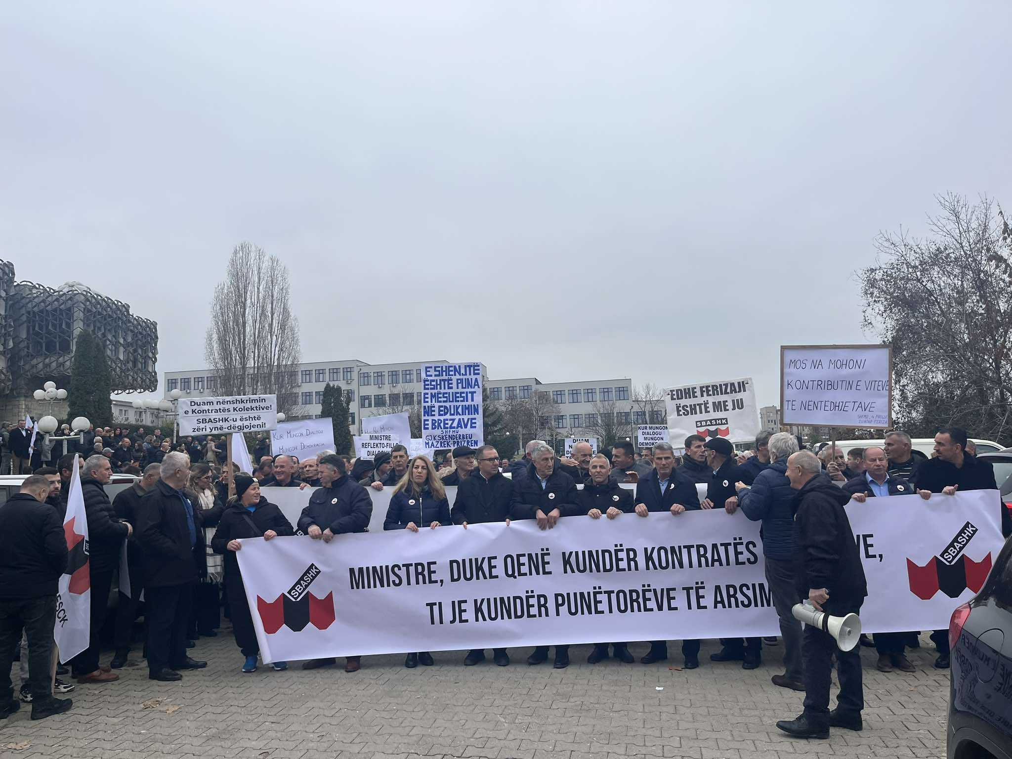 Protestojnë mësuesit, kjo është kërkesa e tyre