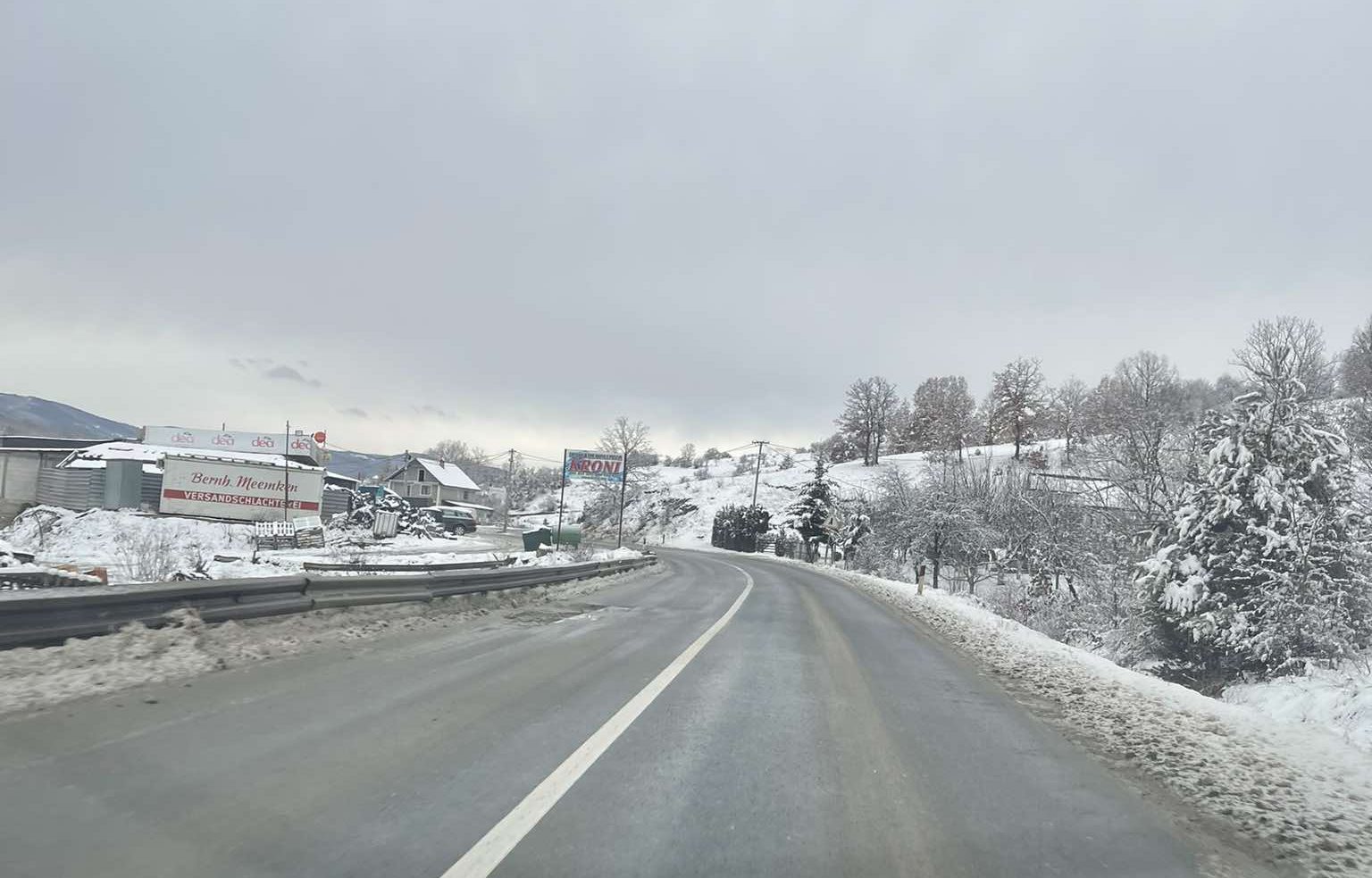 Kjo është gjendja e rrugës Gjilan – Prishtinë pas reshjeve të borës