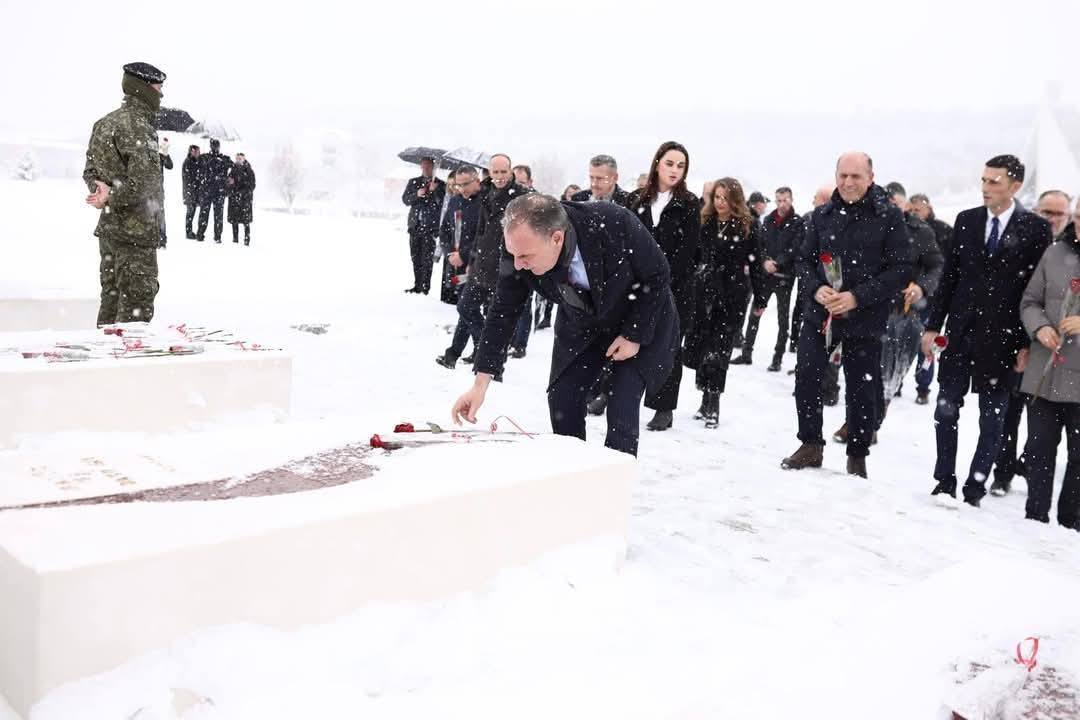 Limaj në Prekaz: Nga emblema e lirisë zotohemi për avancimin dhe fuqizimin e vendit