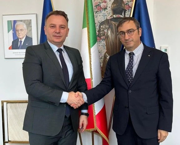 Ambasadori italian në NATO: Të angazhuar për ruajtjen e paqes dhe sigurisë në Kosovë