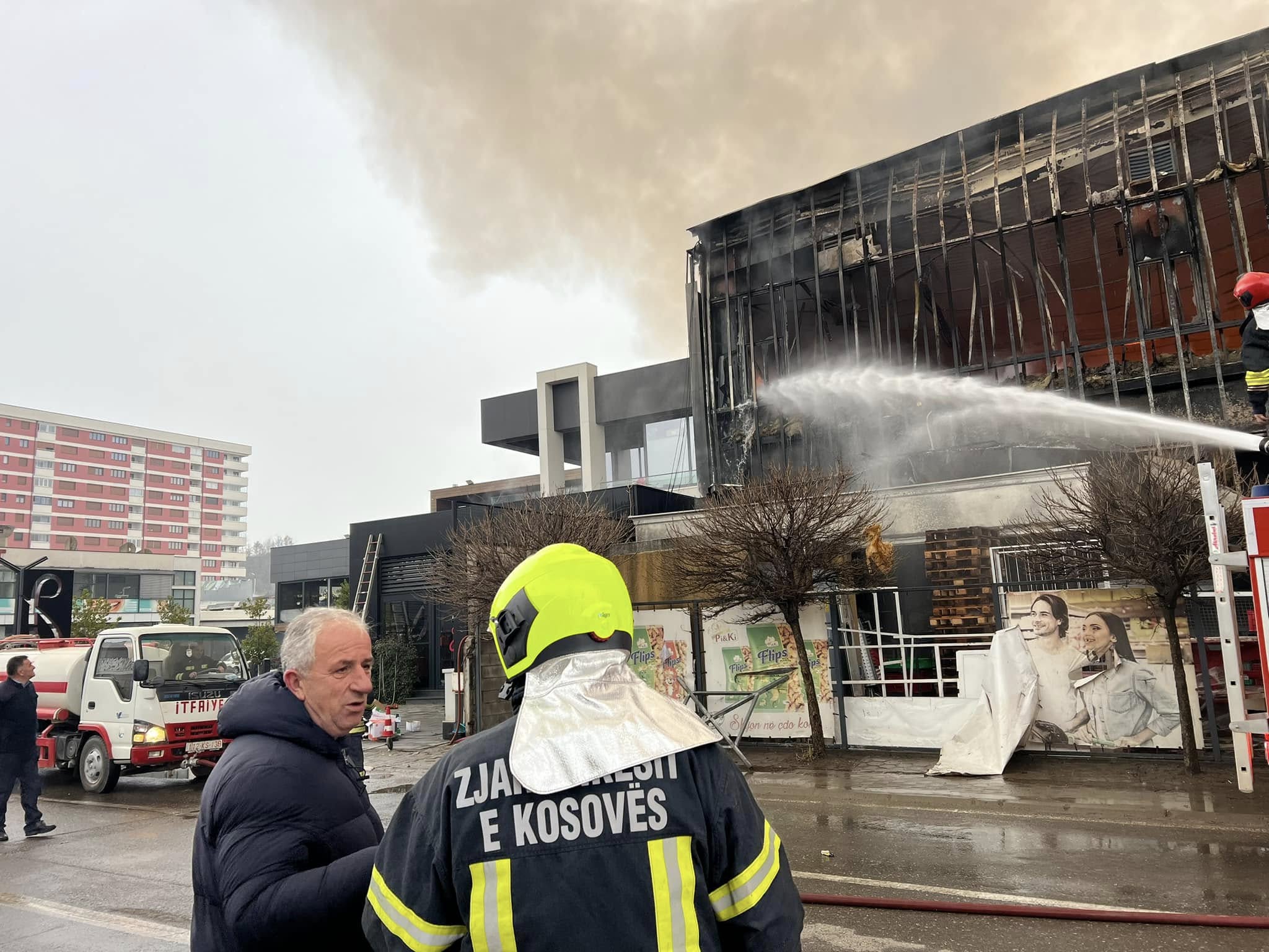 Zjarri në Suharekë – Muharremaj shpreh keqardhje për dëmet e shkaktuara