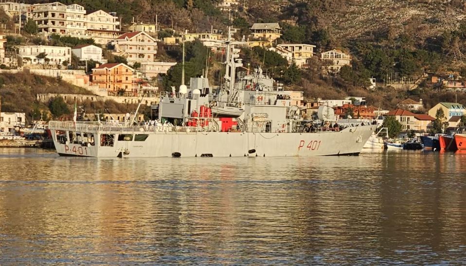 Italia dërgon anijen me 49 migrantë në Shëngjin