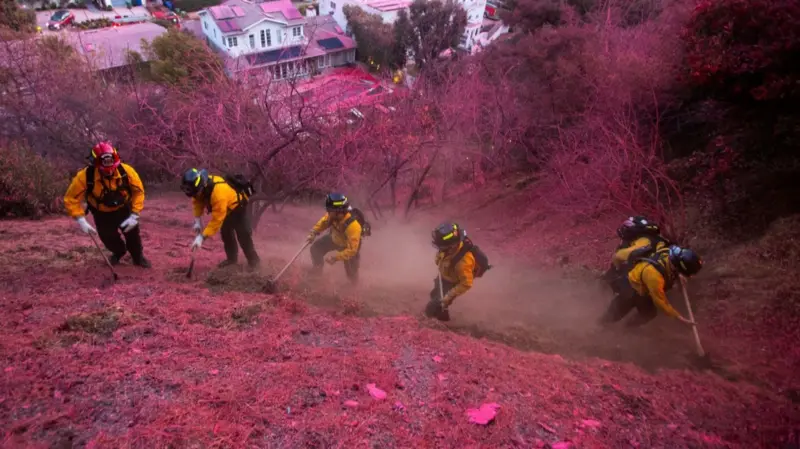 Zjarrfikësit nga e gjithë Amerika e Veriut shkojnë në Los Angeles