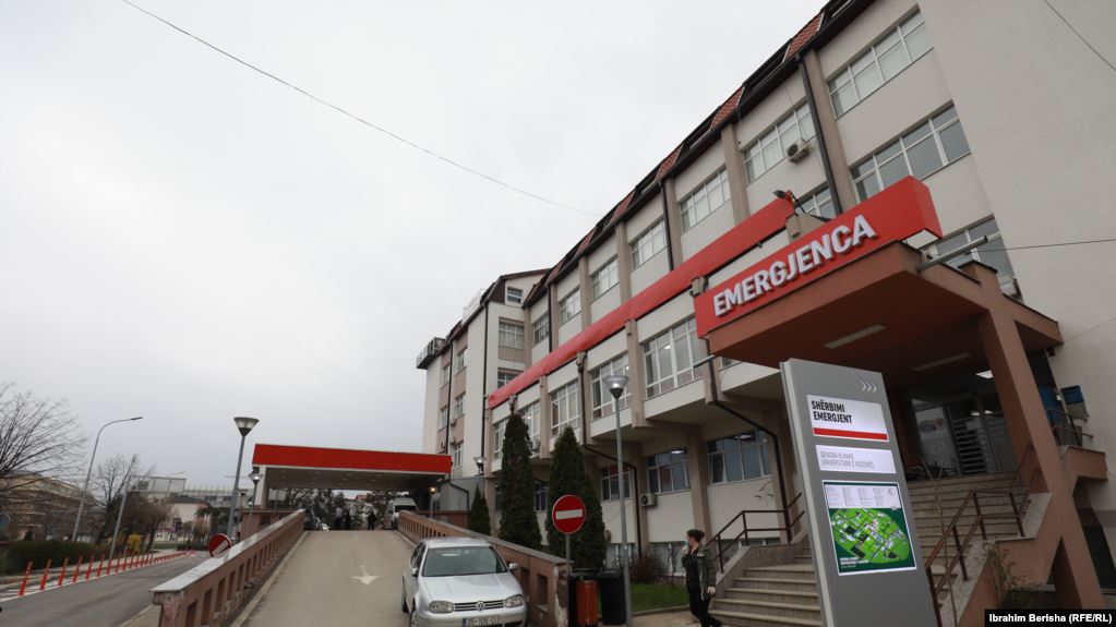 Ferizaj: Burri e bën për spital ish-gruan, e përplasi me veturë