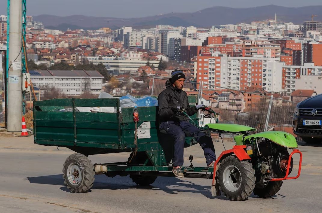 Ricikluesi Grashtica që përfitoi nga USAID i drejtohet Trumpit: “Ti je njeri i mirë, ndihmoje Kosovën”