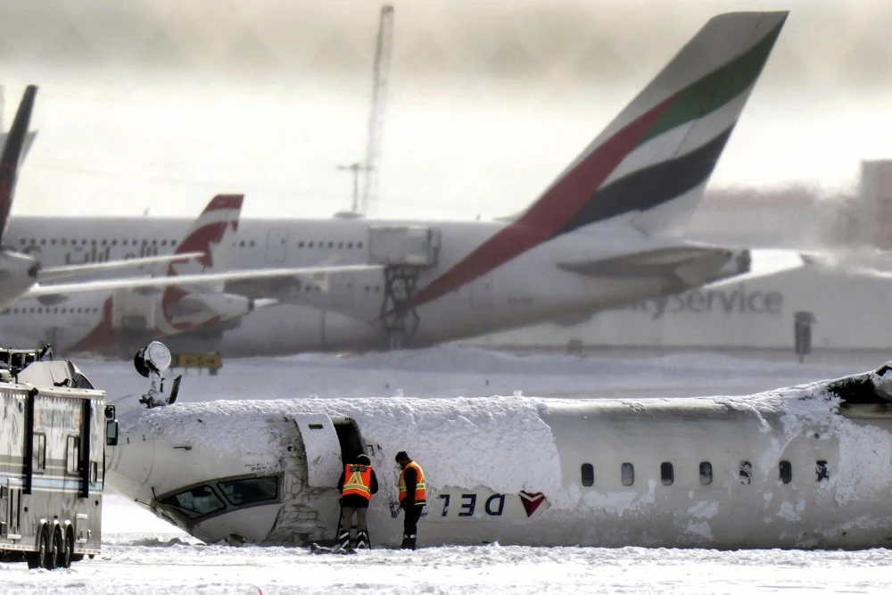 Kompania ajrore e aeroplanit që u përplas në Toronto po ua ofron nga 30 mijë dollarë të gjithë pasagjerëve